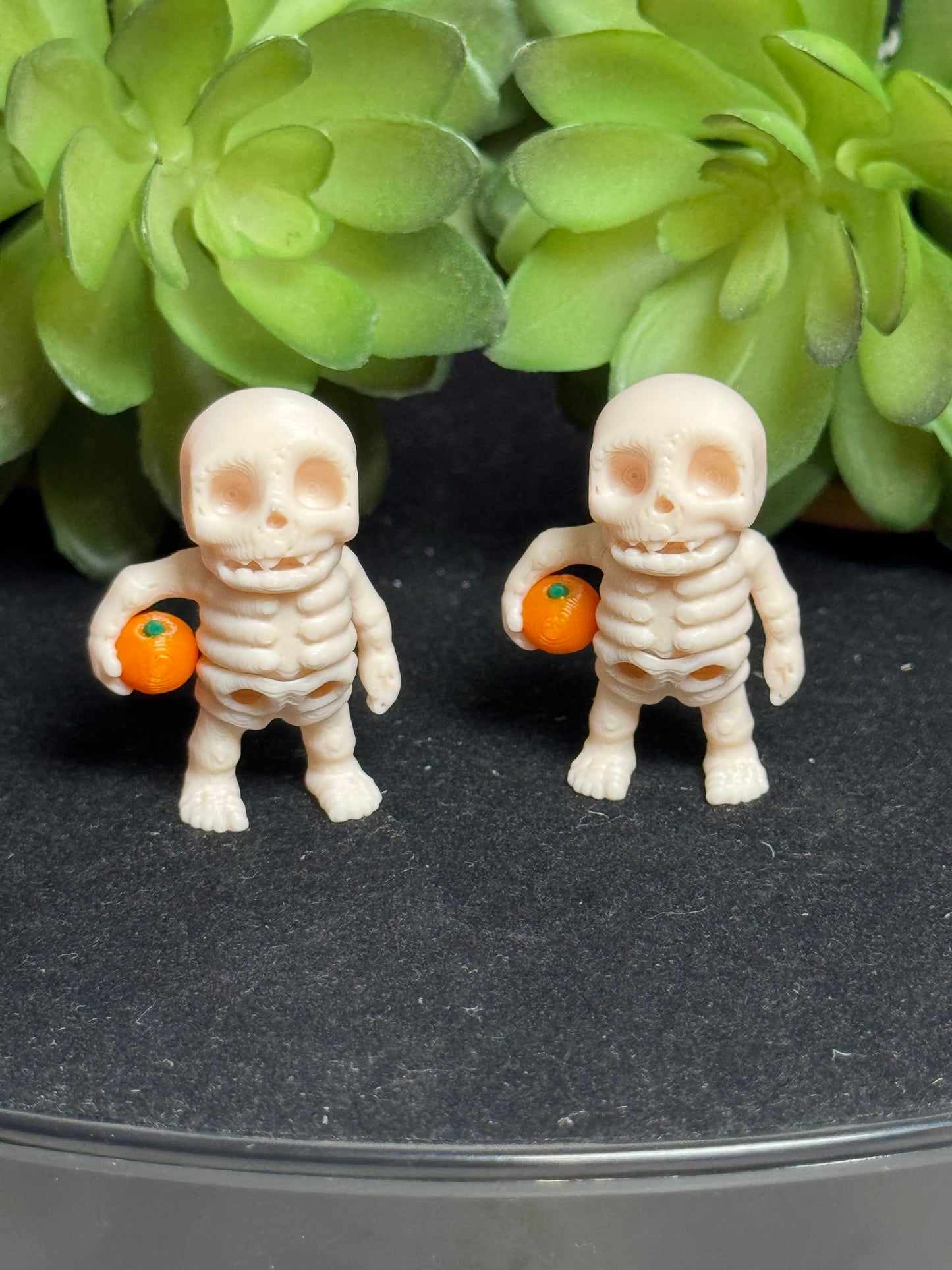 Skeleton Holding Pumpkin • Mini 3D Printed Articulated Animal • Flexi Animals